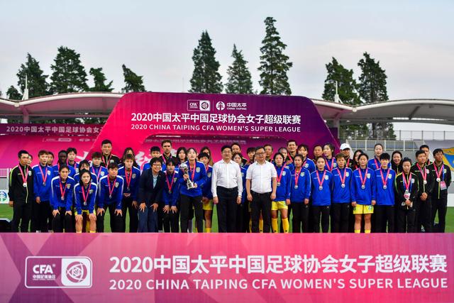 曼联内部矛盾加剧！核心球员与主帅争吵并被替换